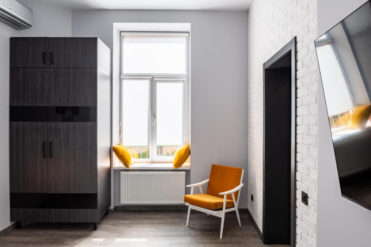 Stylish Apartment In The Center Lviv Extérieur photo