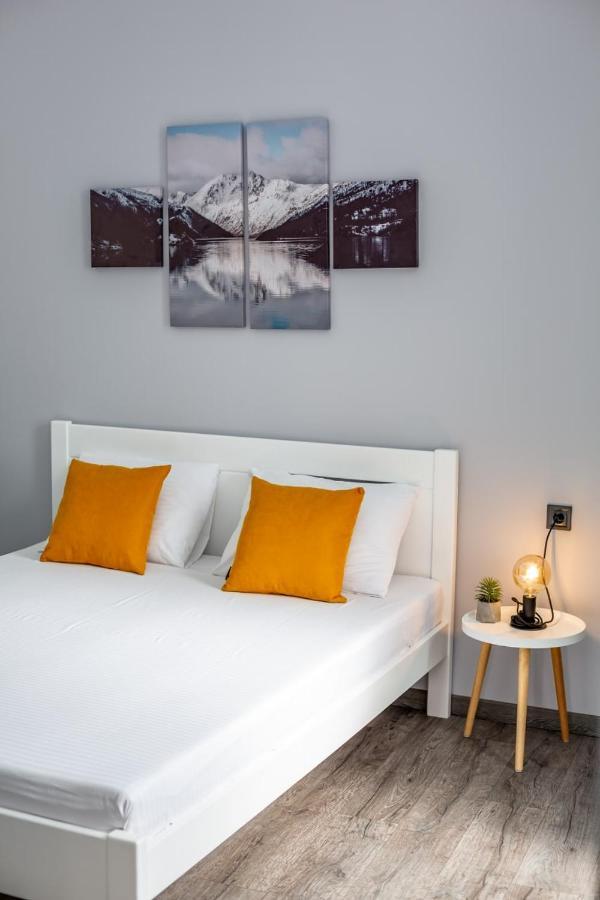 Stylish Apartment In The Center Lviv Extérieur photo