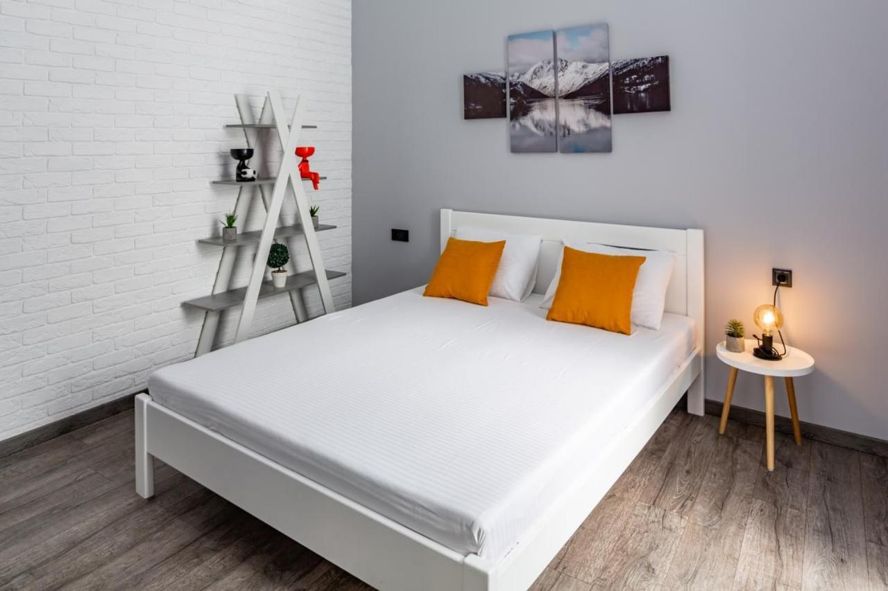 Stylish Apartment In The Center Lviv Extérieur photo
